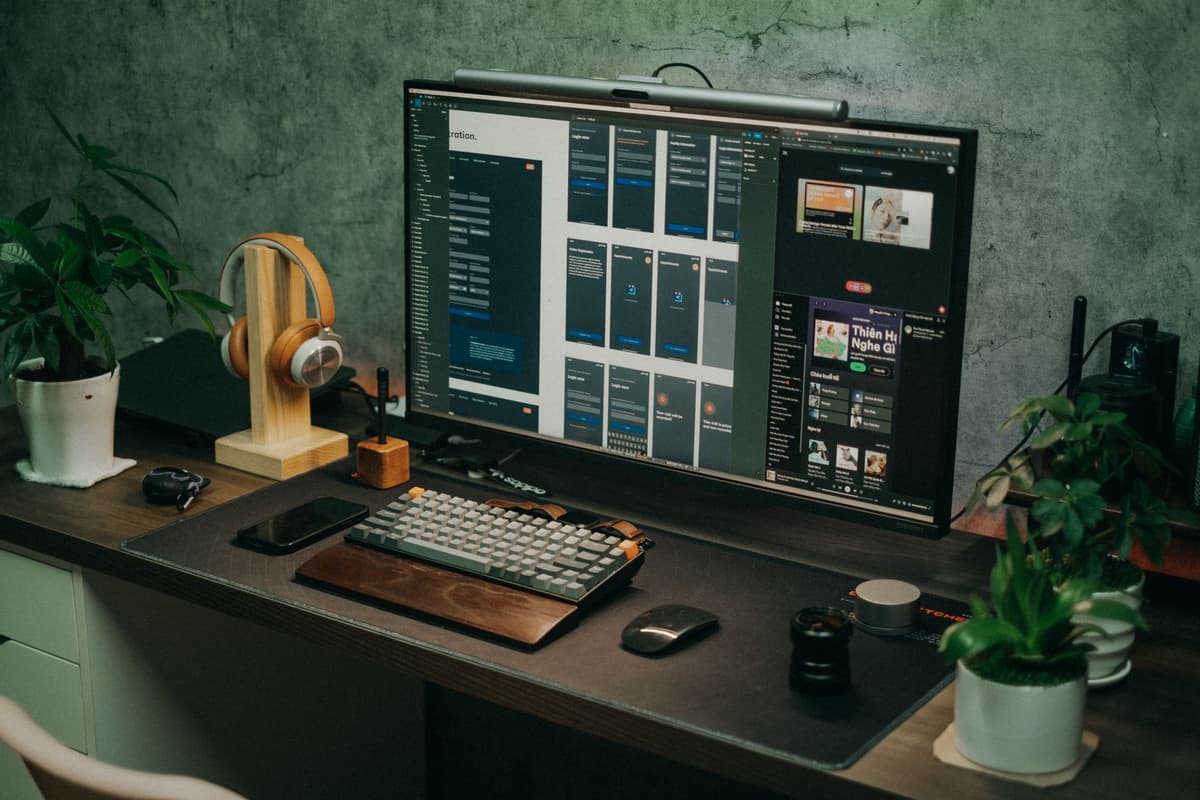 a minimalist silver workstation with no visible screen and heavy cooling fins