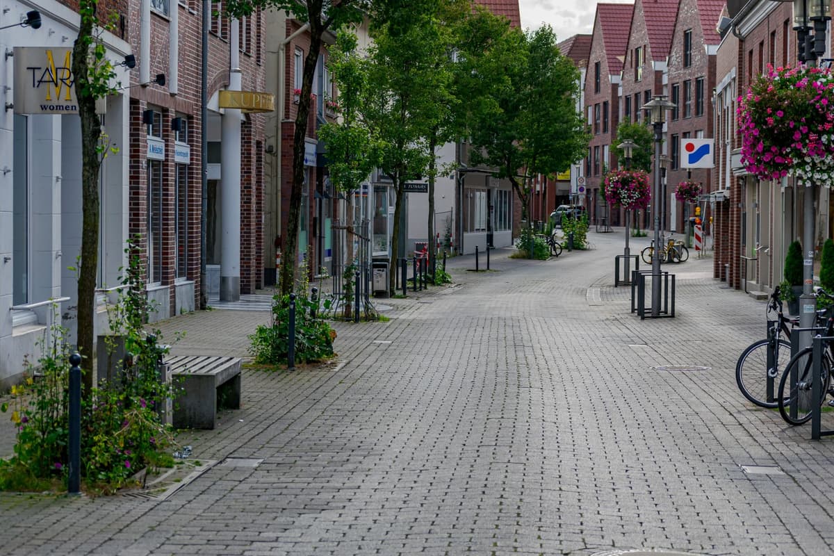 a maze-like cobblestone street with no signs